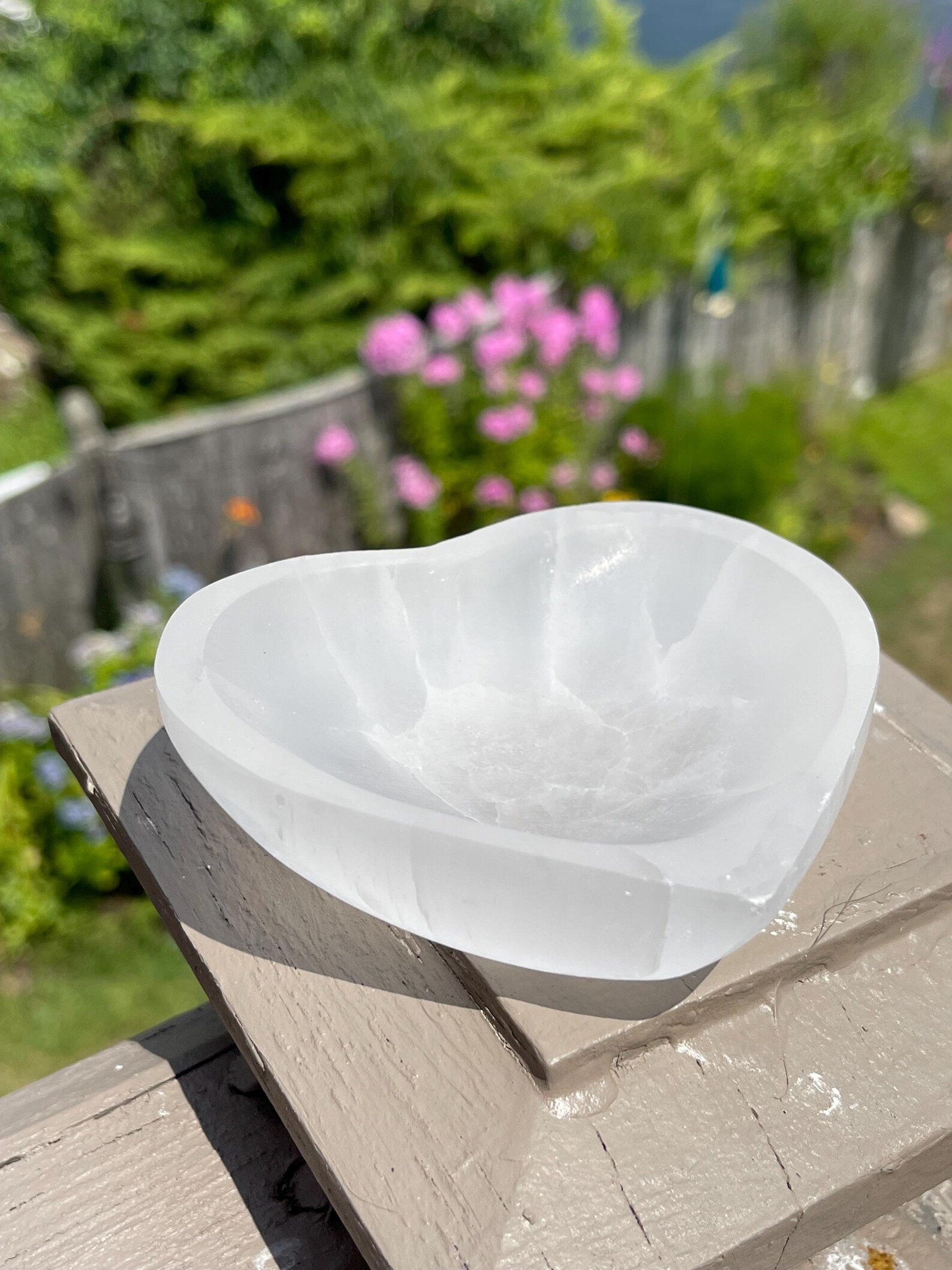 Bol cœur en sélénite de 10 cm offert